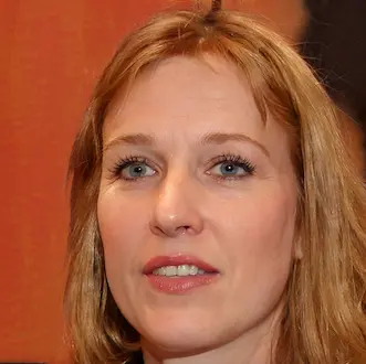 Alexandra Turner, adventurous traveler who uses Fakeface swap face video online avatar